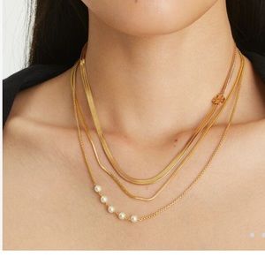 Tory Burch
Kira Pearl Layered Necklace